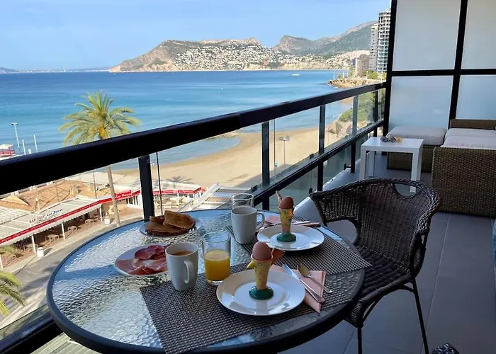 Sicht Auf Ifach, Hafen Und Calpe